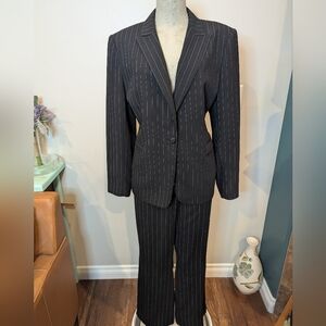 Pinstripe Pantssuit designed by Jones New York Black With white pinstripes Sz 16
